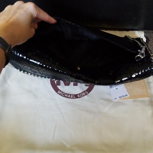 Michael Kors Chelsea Python Embossed Clutch Black - Picture 6 of 8